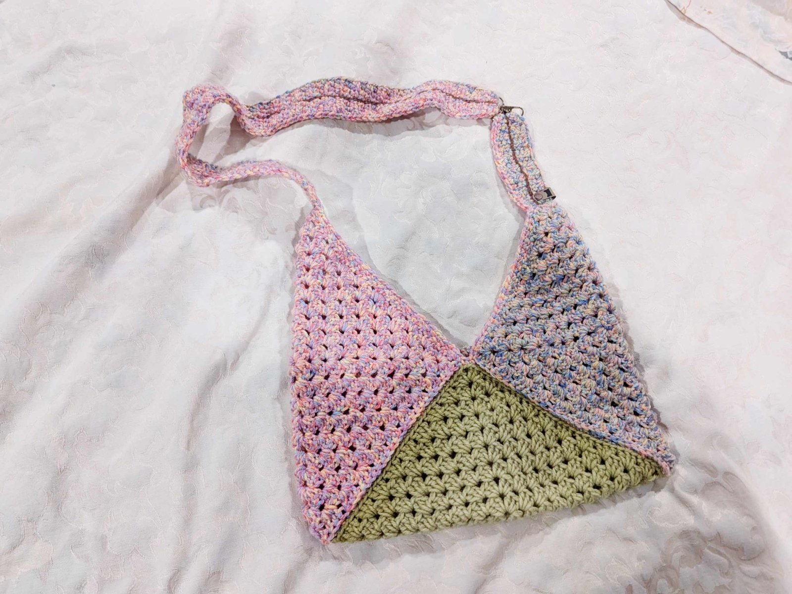 Boho Granny Purse in pink shades, handmade with crochet details. A cottagecore-inspired shoulder bag with a reinforced strap and lobster clasp closure.